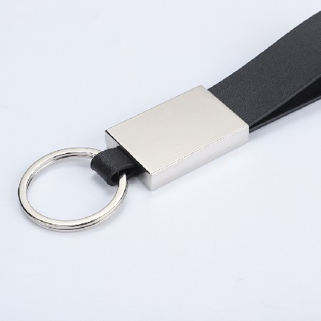 Black leather decorative metal keychain creative car accessories gift keychain processing wholesale